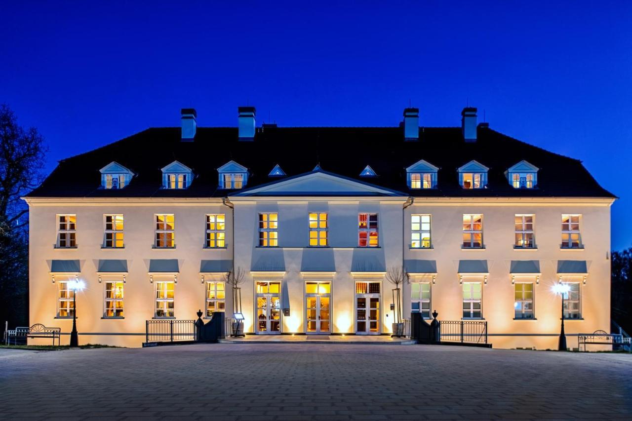 Schloss Rattey Schonbeck  エクステリア 写真